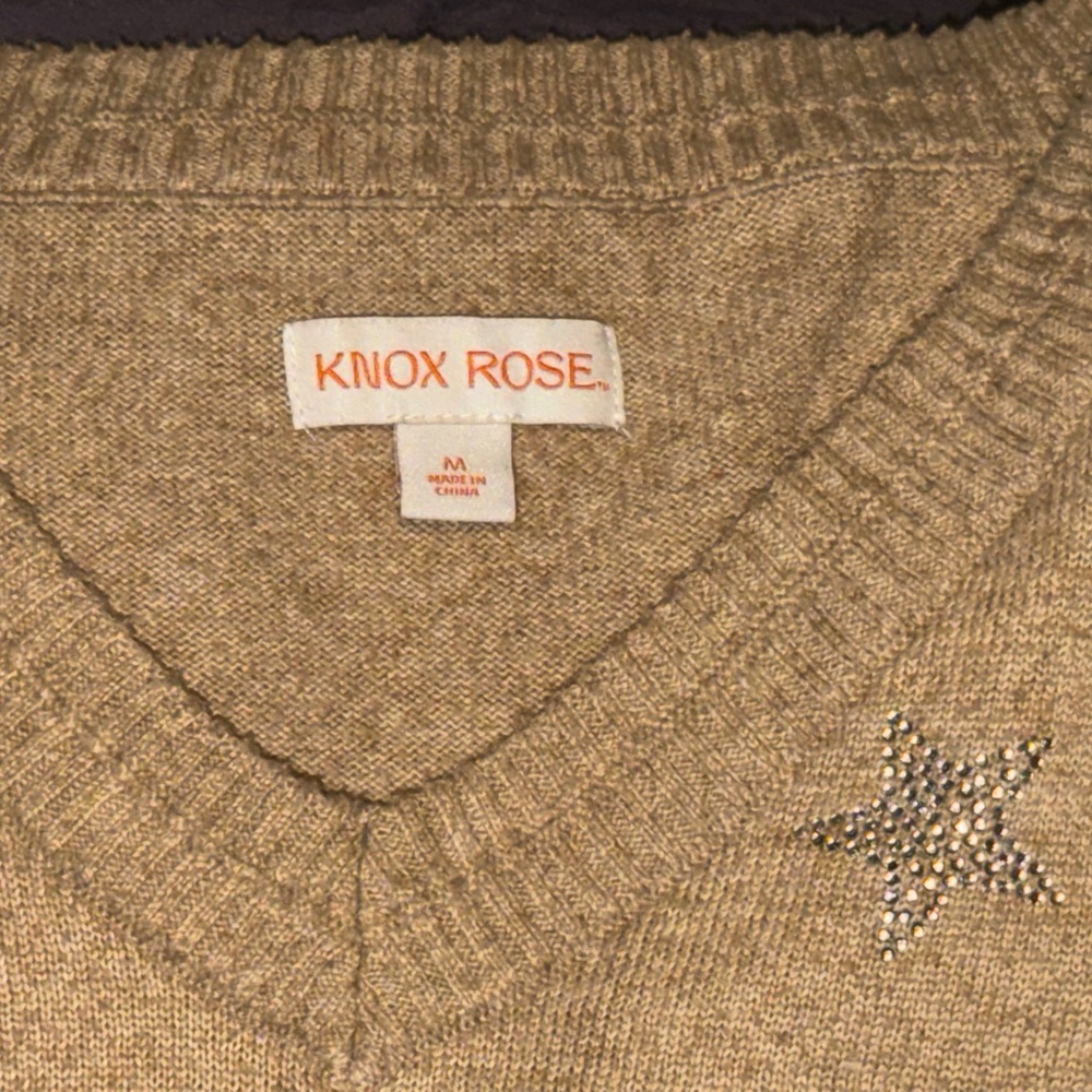 Knox Rose Tan V-Neck Sweater with Star Details size medium - Picture 5 of 6